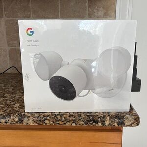 Google Nest Cam with Floodlight - White and Black